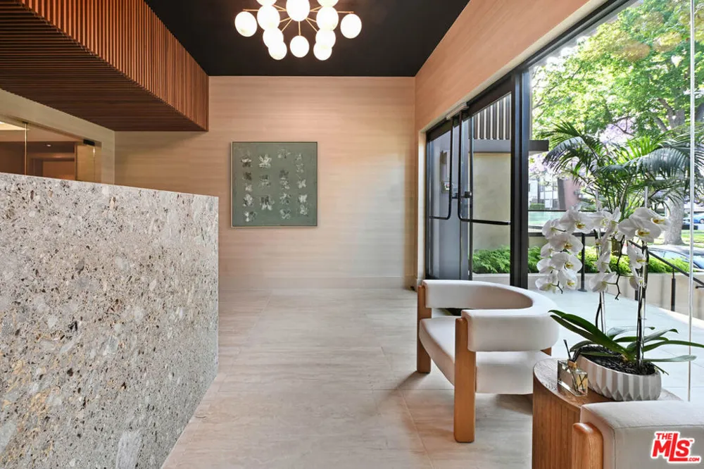 333 Palm Drive #404 Beverly Hills, CA 90210