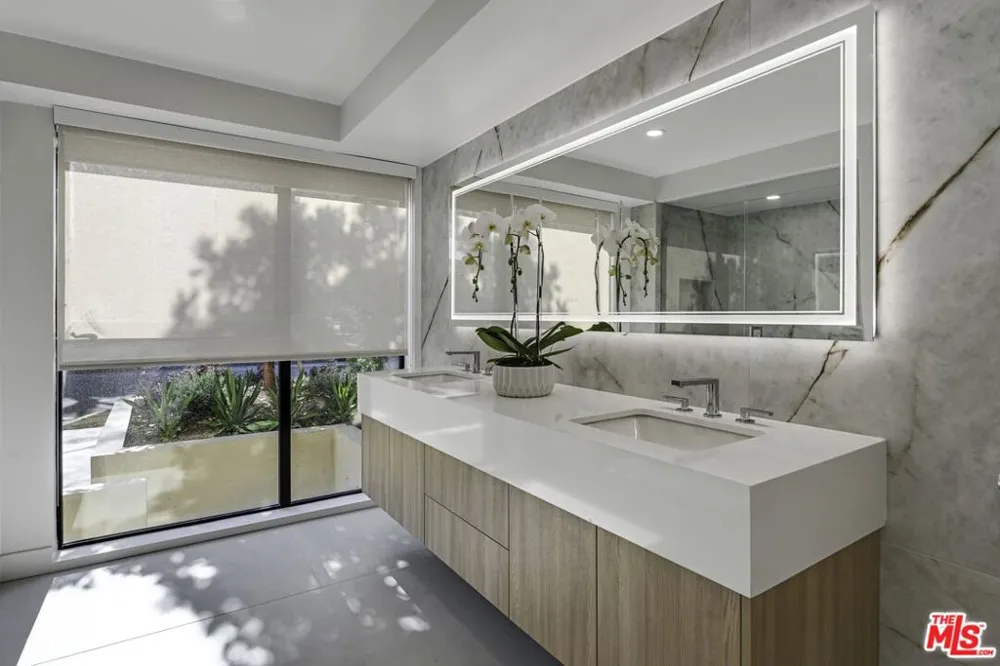 333 Palm Drive #404 Beverly Hills, CA 90210