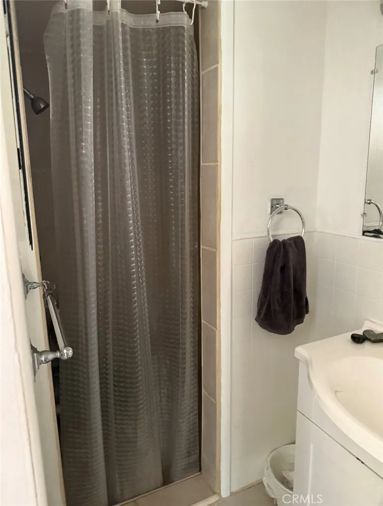 337 Clemente Avalon, CA 90704