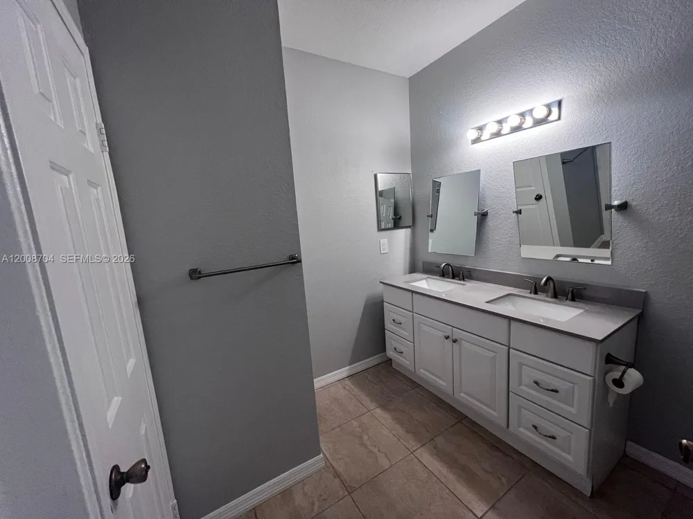 2544 Robert Trent Jones Drive #825 Orlando, FL 32835