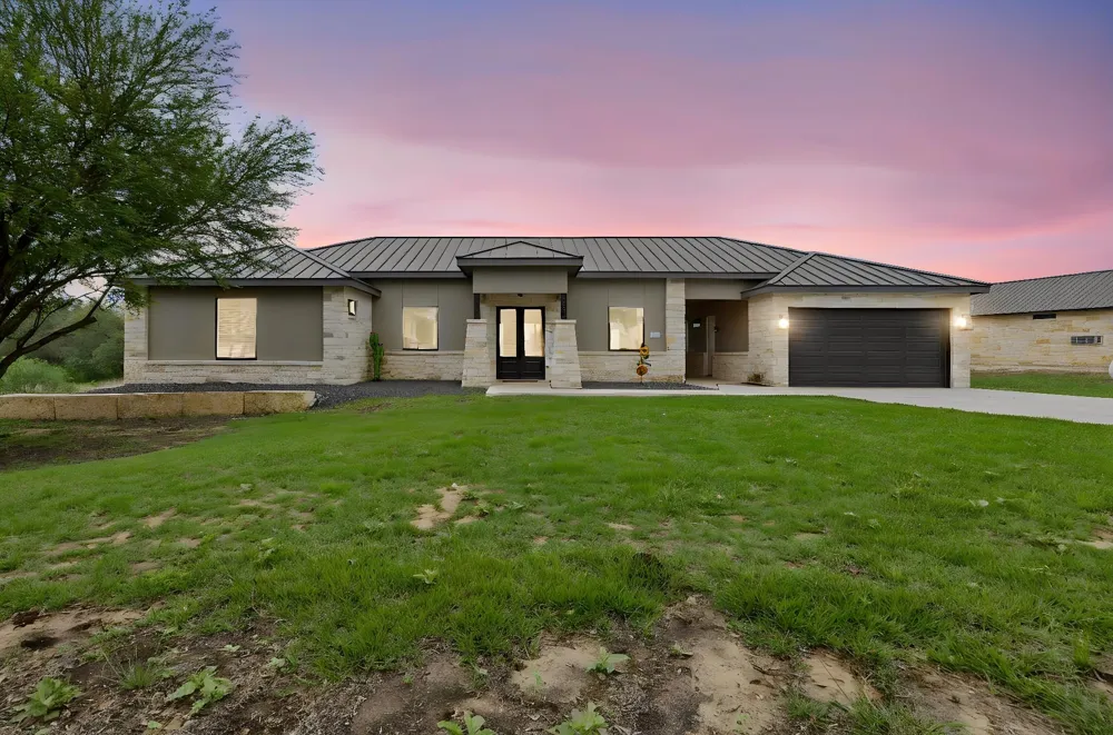 1463 Mountain Valley Drive Concan, TX 78838