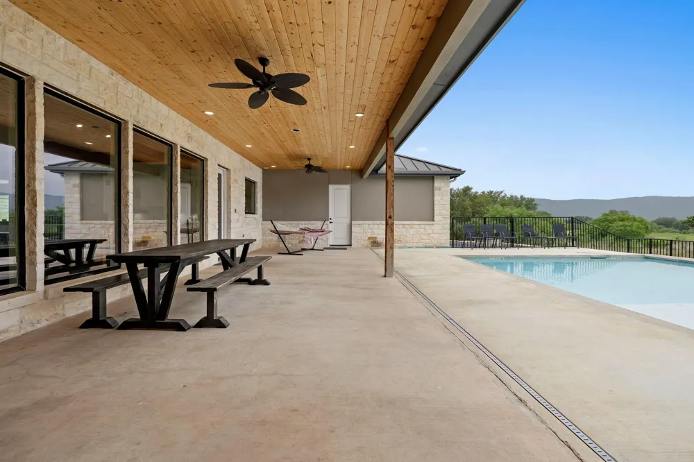 1463 Mountain Valley Drive Concan, TX 78838
