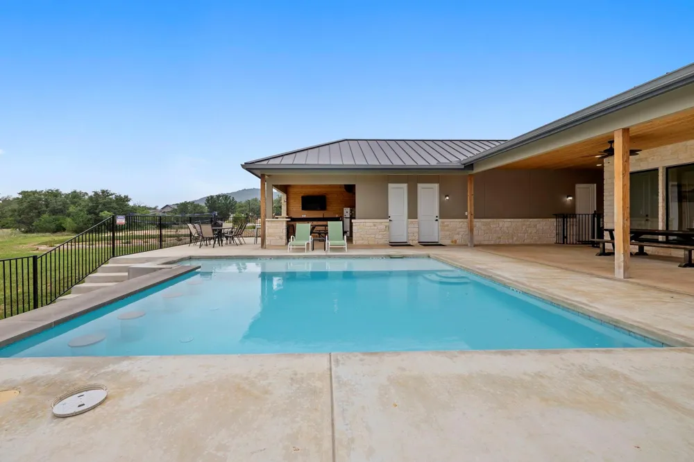 1463 Mountain Valley Drive Concan, TX 78838
