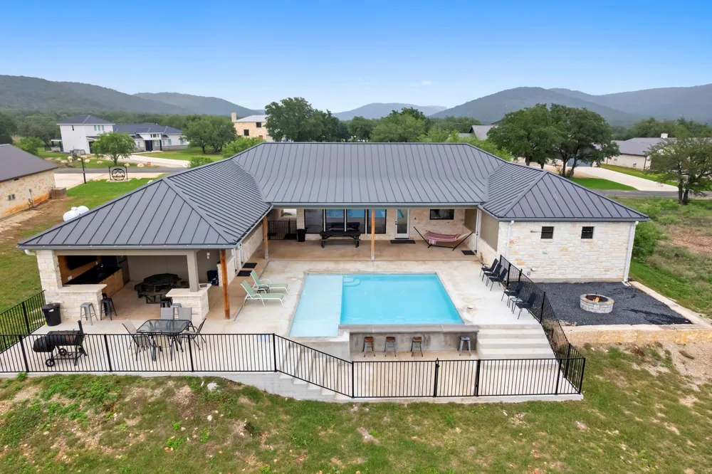 1463 Mountain Valley Drive Concan, TX 78838