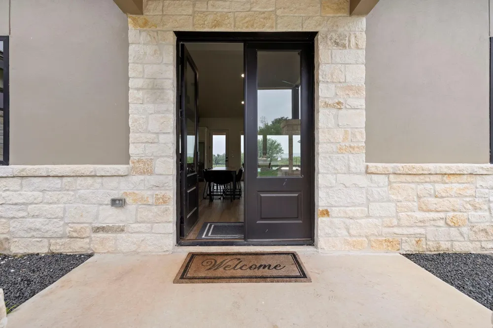 1463 Mountain Valley Drive Concan, TX 78838