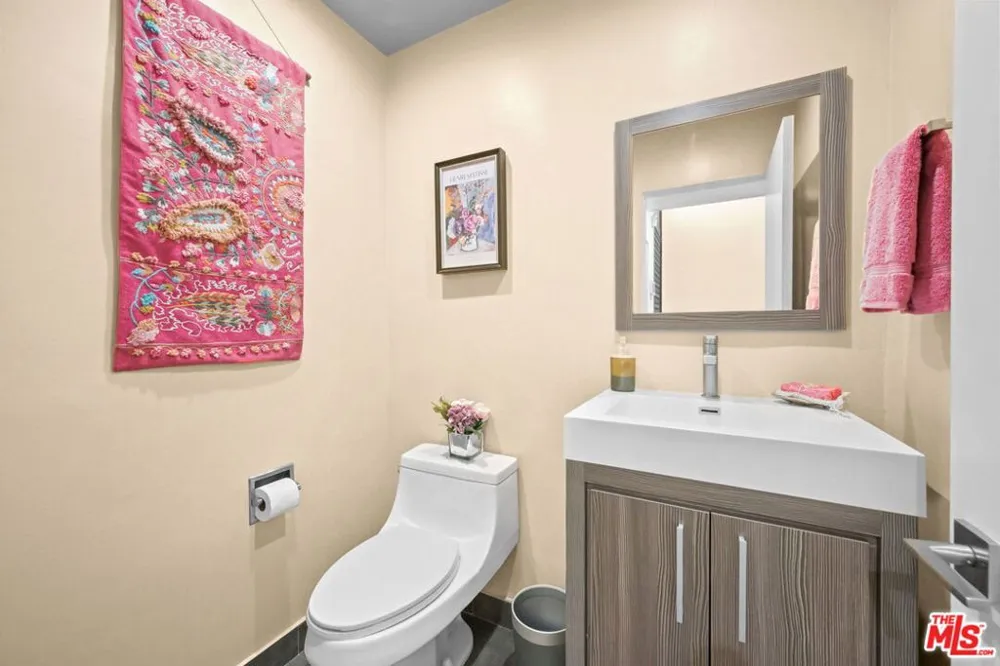 5951 Canterbury Drive #20 Culver City, CA 90230