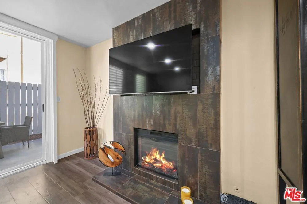 5951 Canterbury Drive #20 Culver City, CA 90230