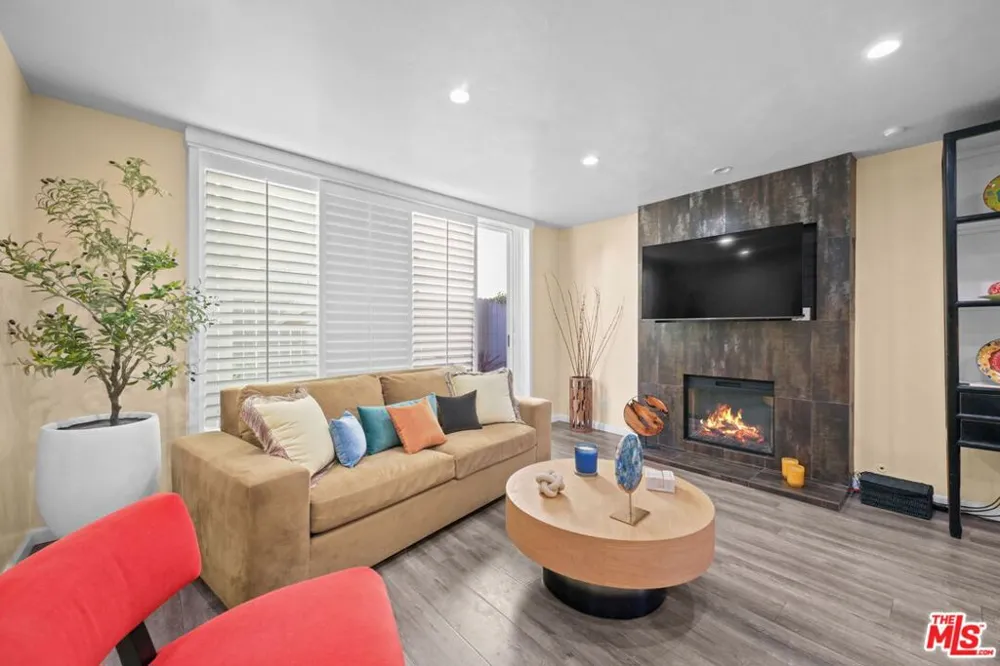 5951 Canterbury Drive #20 Culver City, CA 90230
