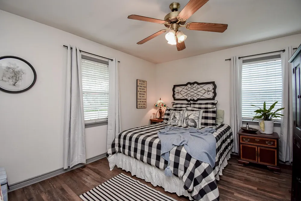 4427 County Road 382 Louise, TX 77455