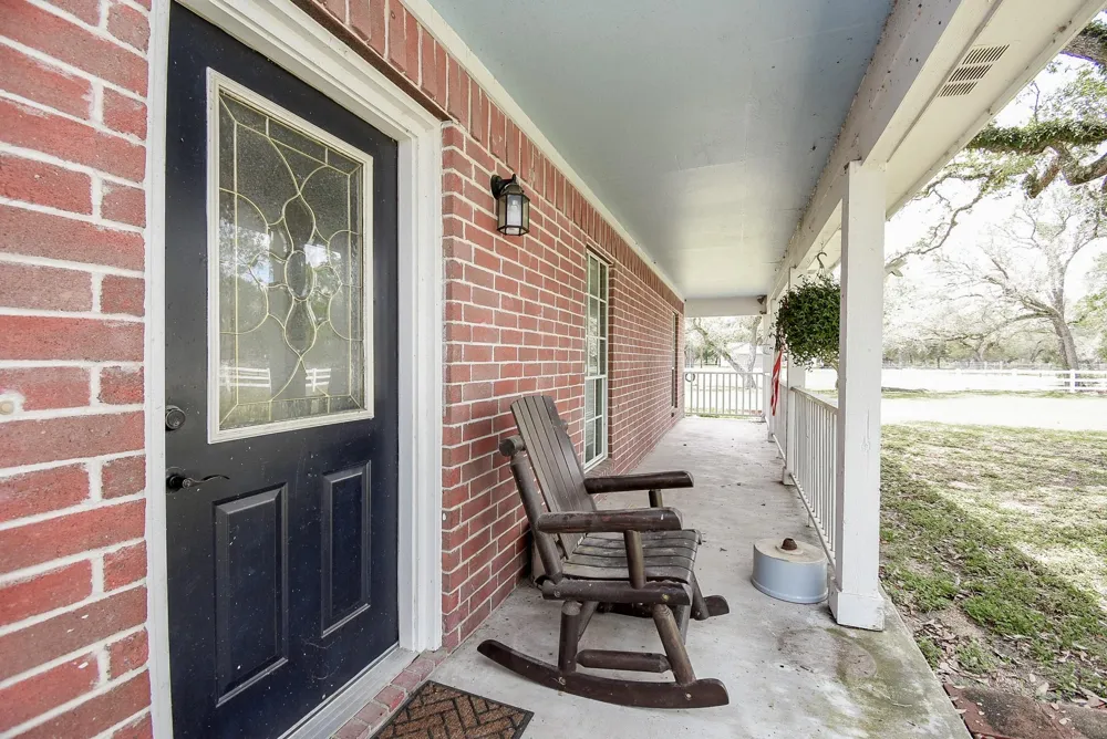 4427 County Road 382 Louise, TX 77455
