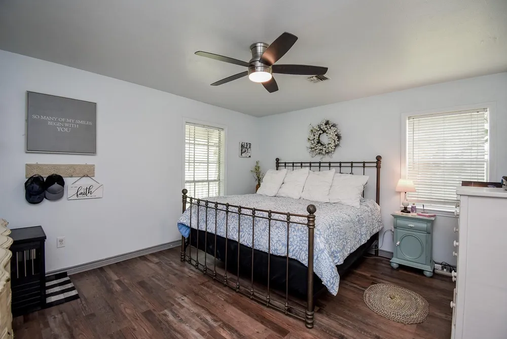 4427 County Road 382 Louise, TX 77455