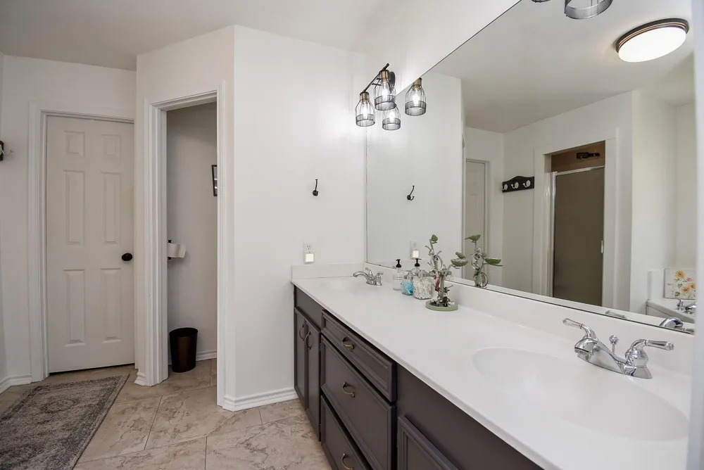 4427 County Road 382 Louise, TX 77455