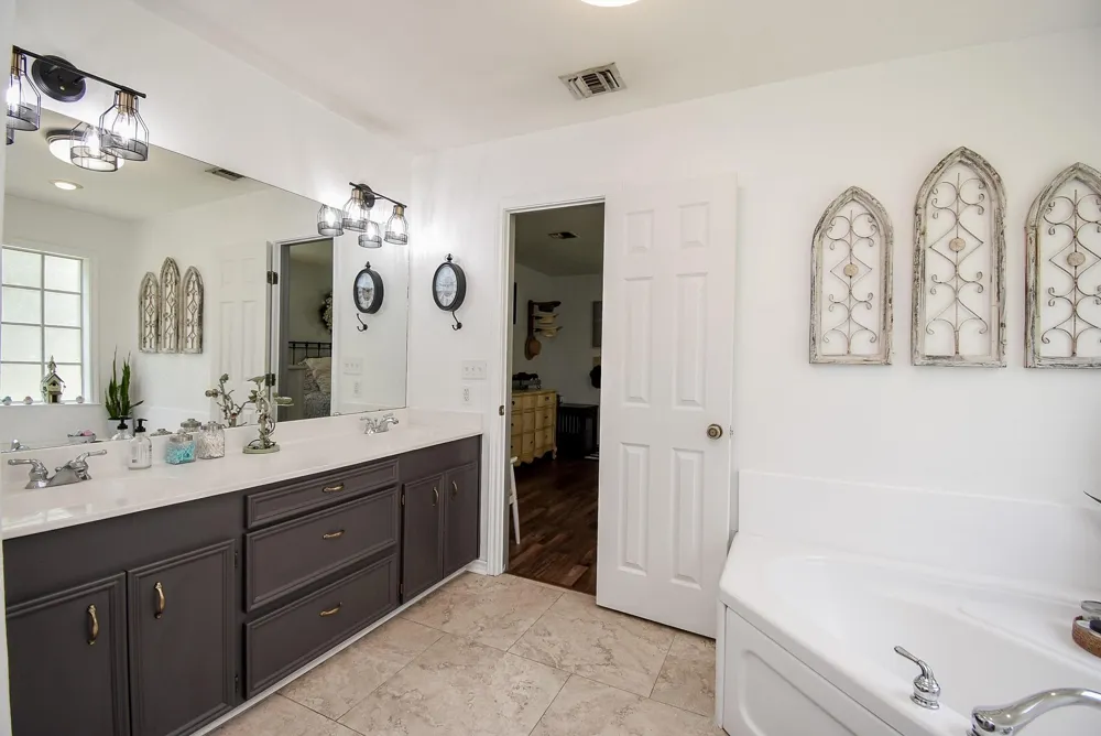 4427 County Road 382 Louise, TX 77455