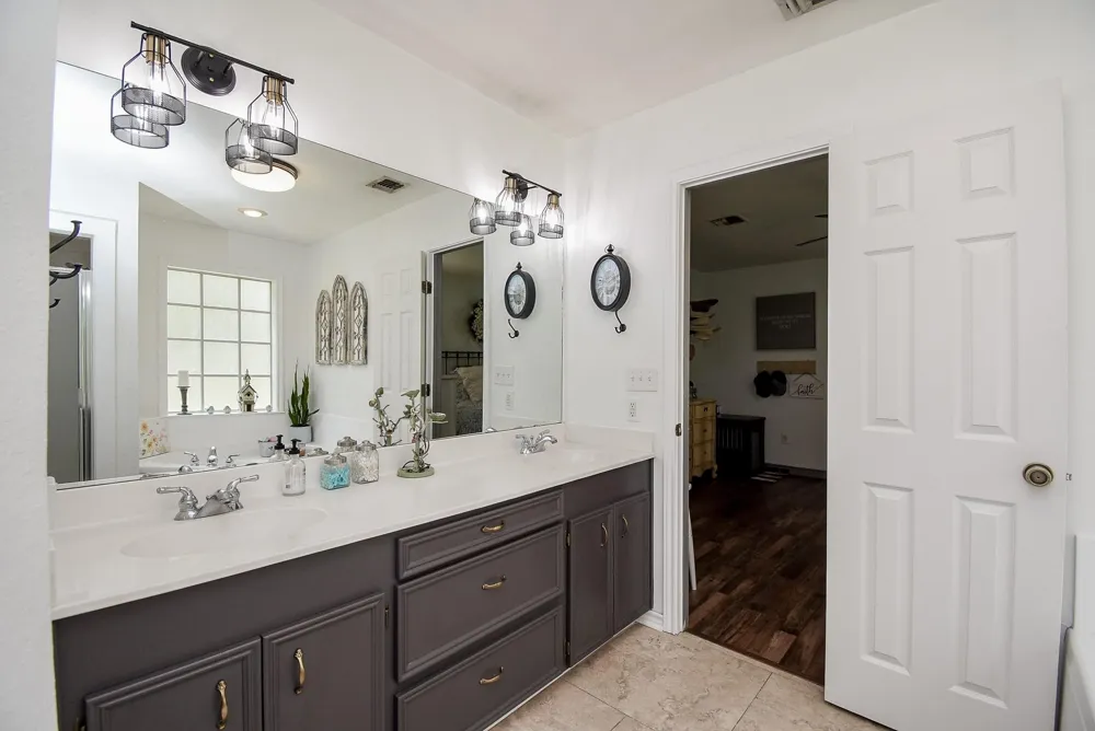 4427 County Road 382 Louise, TX 77455