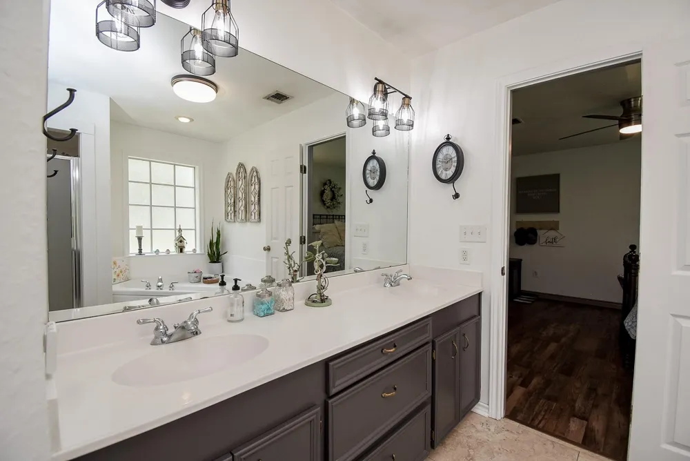 4427 County Road 382 Louise, TX 77455
