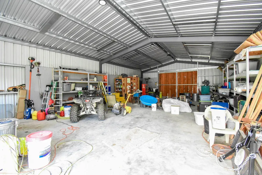 4427 County Road 382 Louise, TX 77455
