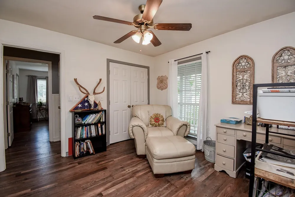 4427 County Road 382 Louise, TX 77455