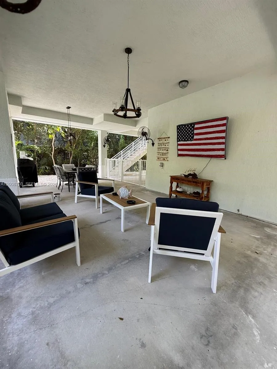 1019 Snapper Ln Key Largo, FL 33037