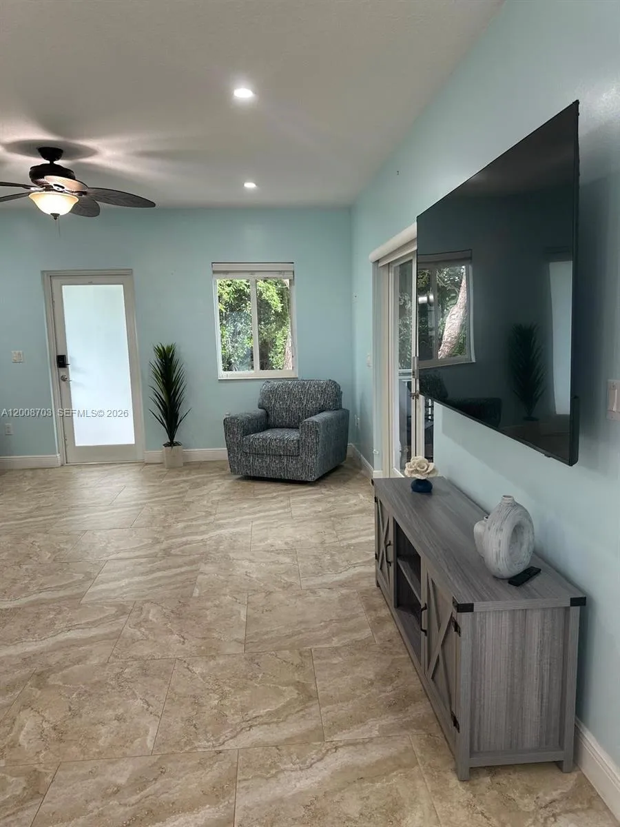 1019 Snapper Ln Key Largo, FL 33037
