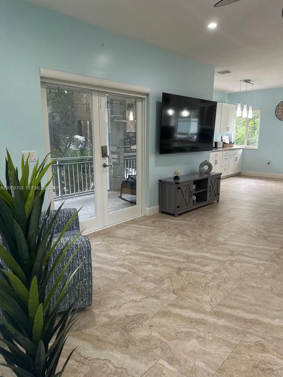 1019 Snapper Ln Key Largo, FL 33037
