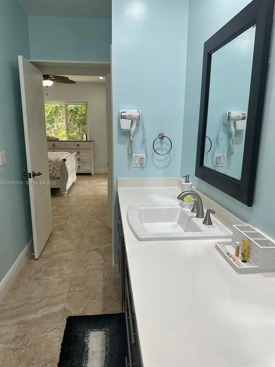 1019 Snapper Ln Key Largo, FL 33037