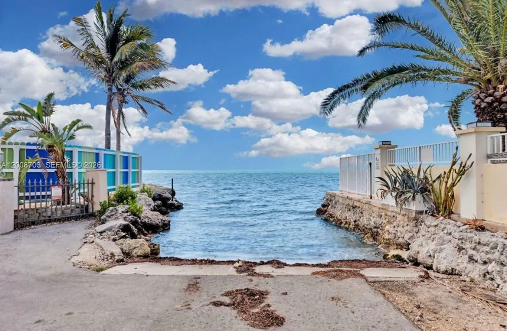 1019 Snapper Ln Key Largo, FL 33037