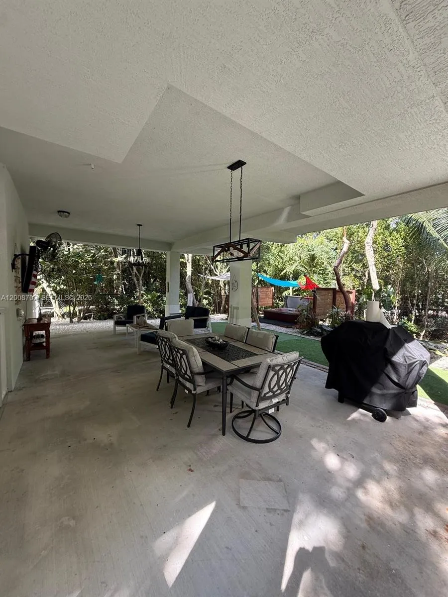 1019 Snapper Ln Key Largo, FL 33037