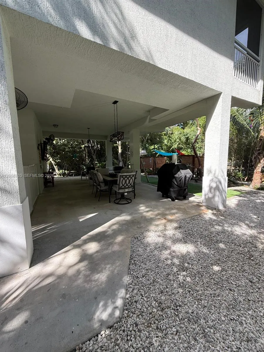 1019 Snapper Ln Key Largo, FL 33037