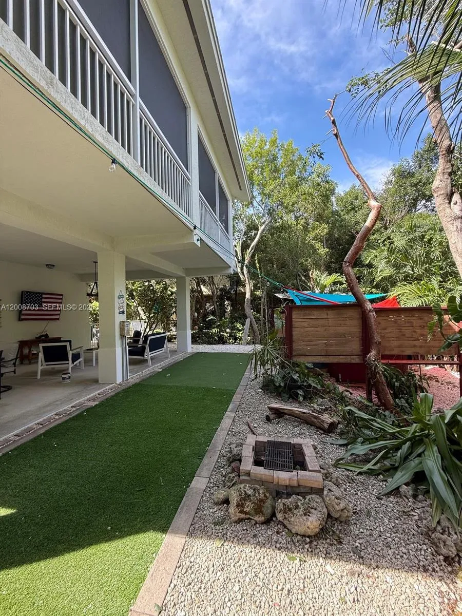 1019 Snapper Ln Key Largo, FL 33037