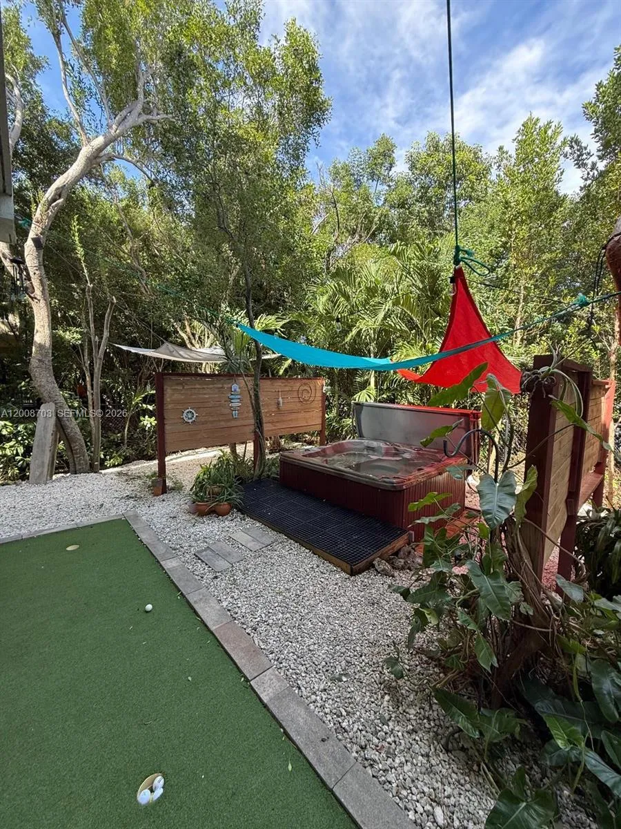 1019 Snapper Ln Key Largo, FL 33037