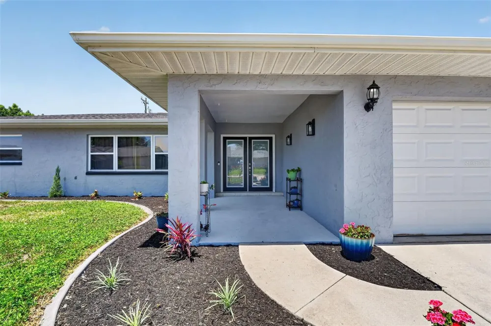 1305 SE 37TH TERRACE Cape Coral, FL 33904