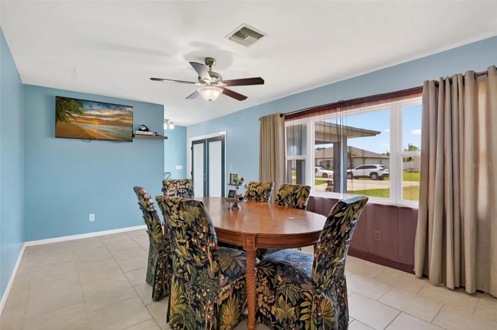 1305 SE 37TH TERRACE Cape Coral, FL 33904