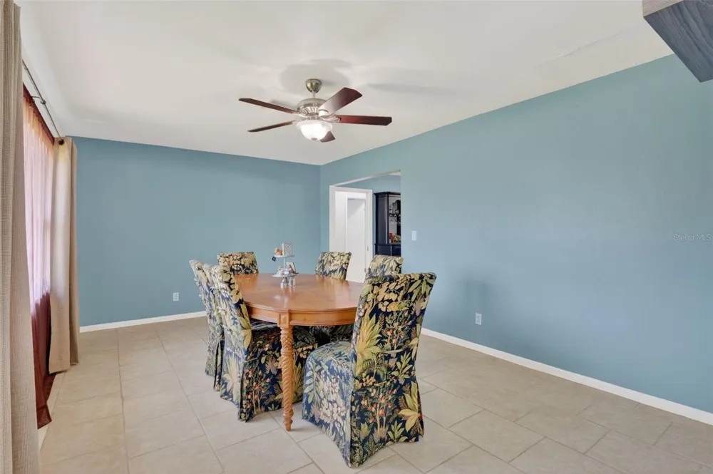 1305 SE 37TH TERRACE Cape Coral, FL 33904