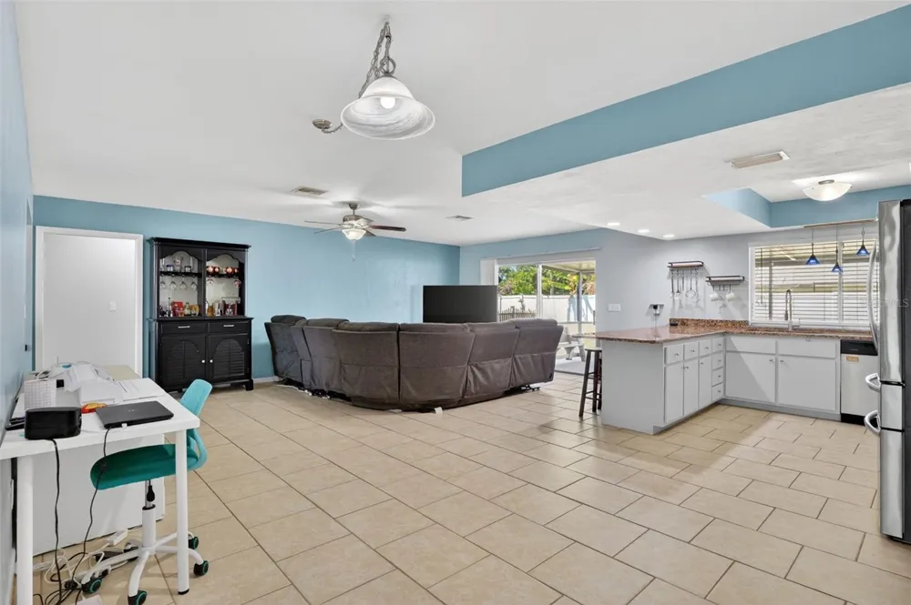1305 SE 37TH TERRACE Cape Coral, FL 33904