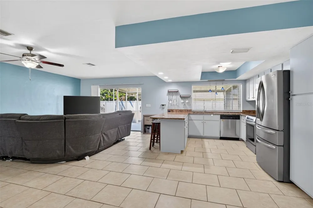 1305 SE 37TH TERRACE Cape Coral, FL 33904
