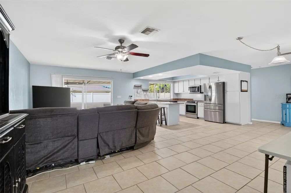 1305 SE 37TH TERRACE Cape Coral, FL 33904