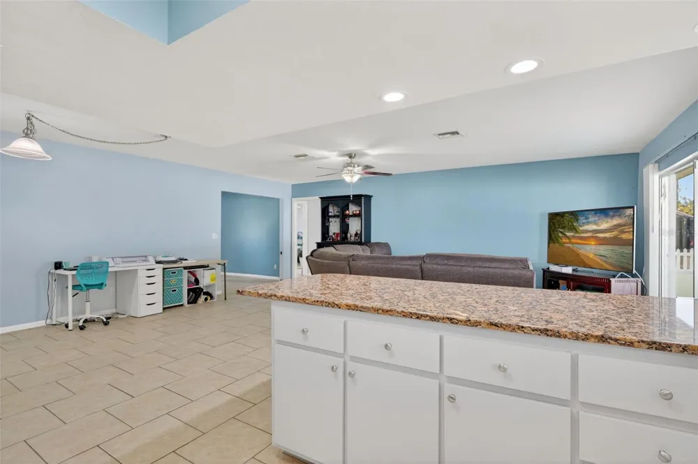 1305 SE 37TH TERRACE Cape Coral, FL 33904