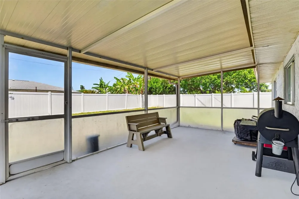 1305 SE 37TH TERRACE Cape Coral, FL 33904