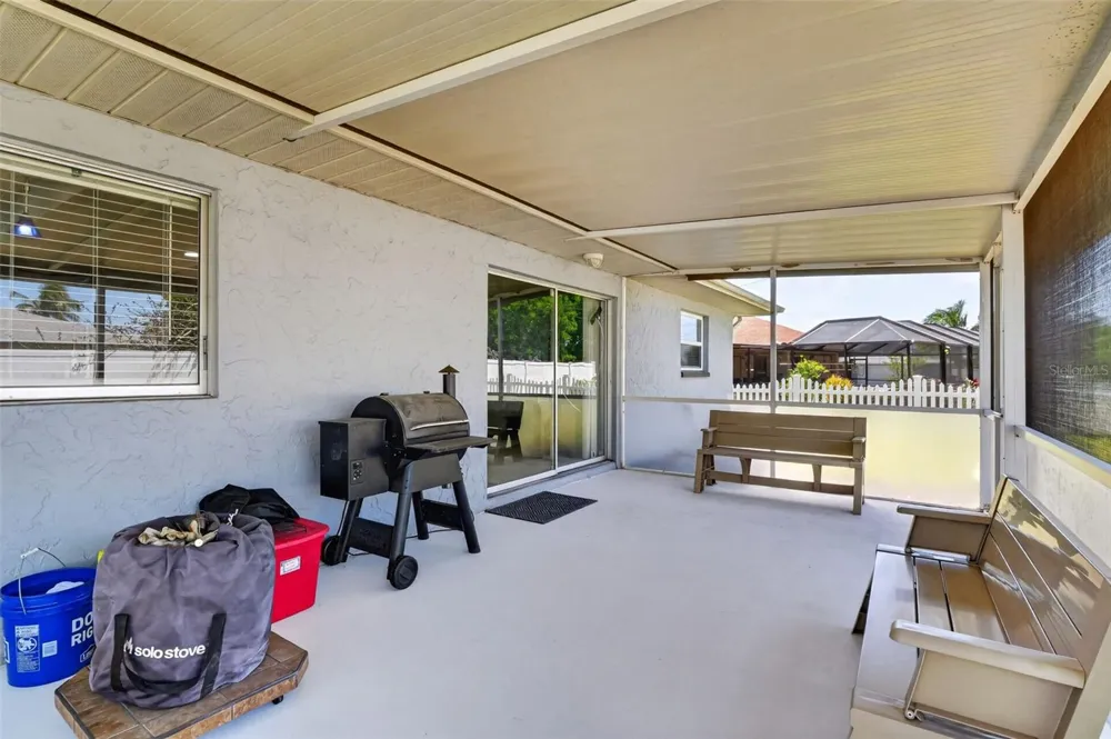 1305 SE 37TH TERRACE Cape Coral, FL 33904