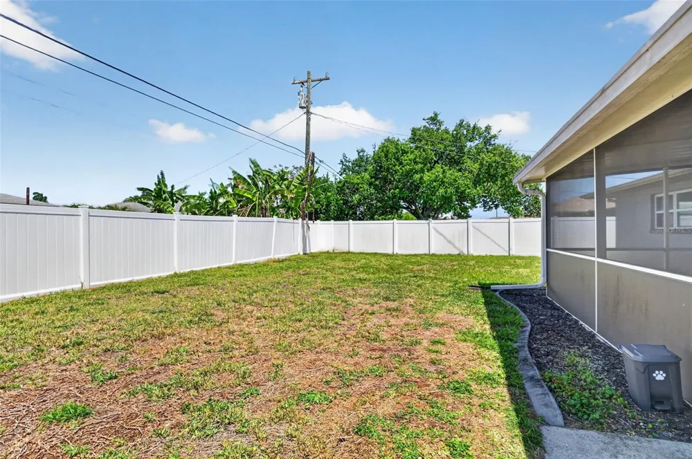 1305 SE 37TH TERRACE Cape Coral, FL 33904