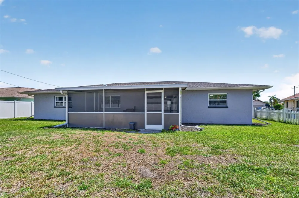 1305 SE 37TH TERRACE Cape Coral, FL 33904
