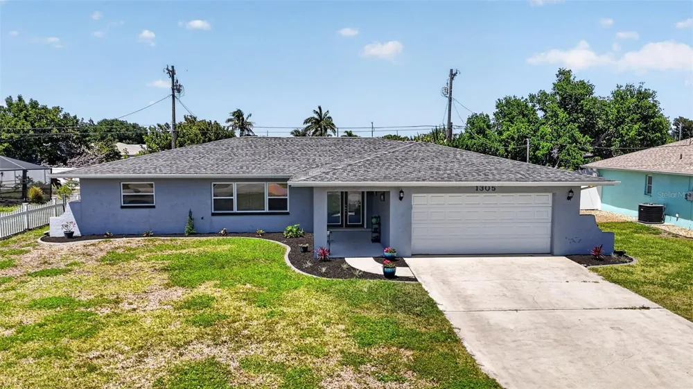 1305 SE 37TH TERRACE Cape Coral, FL 33904