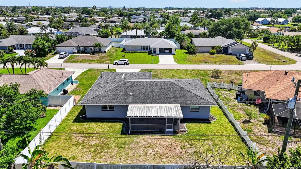 1305 SE 37TH TERRACE Cape Coral, FL 33904