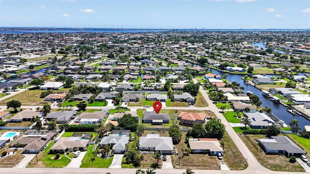 1305 SE 37TH TERRACE Cape Coral, FL 33904