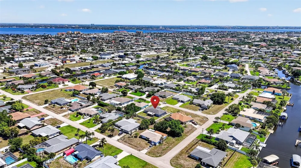 1305 SE 37TH TERRACE Cape Coral, FL 33904