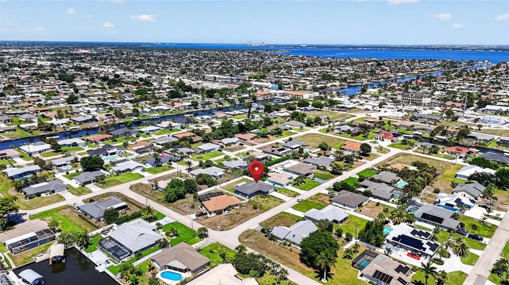 1305 SE 37TH TERRACE Cape Coral, FL 33904