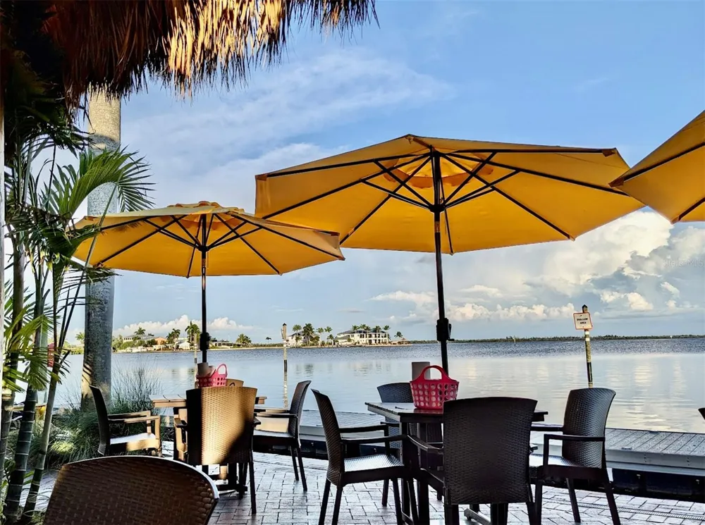 1305 SE 37TH TERRACE Cape Coral, FL 33904