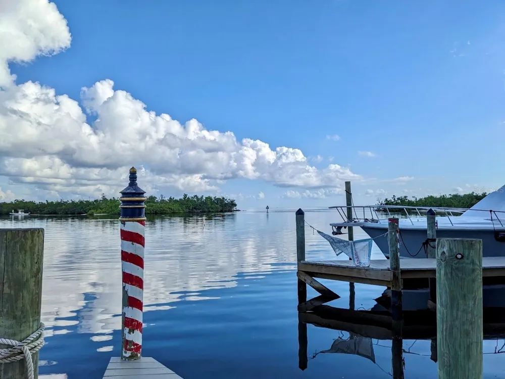 1305 SE 37TH TERRACE Cape Coral, FL 33904