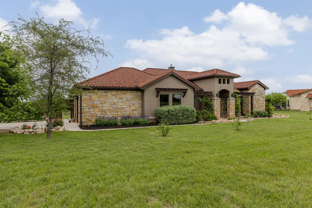 128 Strada Luca Florence, TX 76527