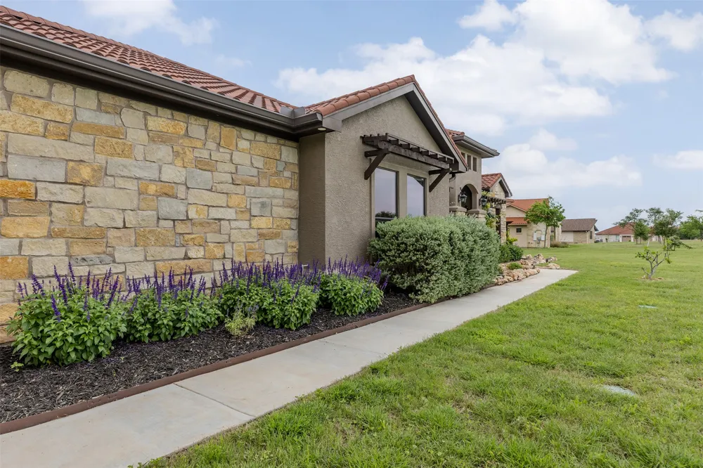 128 Strada Luca Florence, TX 76527